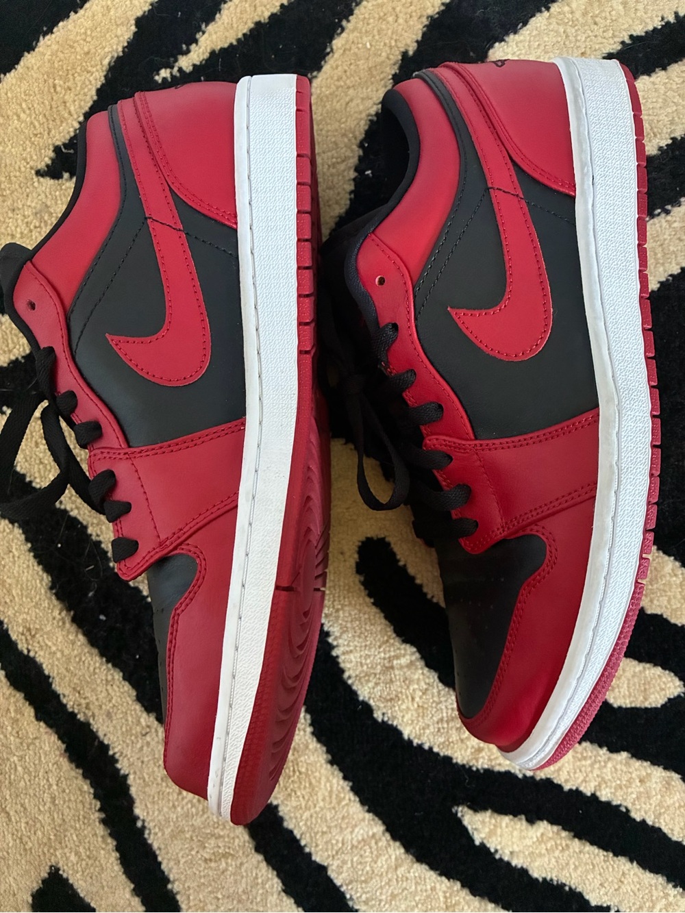 Nike Men's Low-Top Sneakers in Red and Black